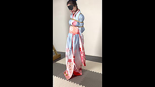 The Climax Version of Wearing a Kimono on a Sunny Day