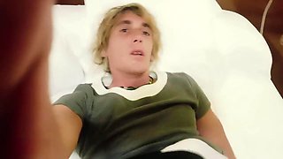 Impressive young dude has a solo session in a hotel and enjoys his own load