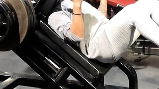 Amateur Foot Fetish Girlfriend Sucks and gives a Footjob