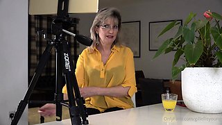 Mature blonde granny loves to masturbate her puss