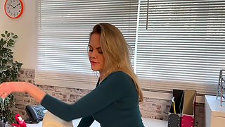 StripCamFun Blonde Amateur MILF Webcam for You