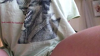 Slutty amateur flashing her big boobs in the backseat