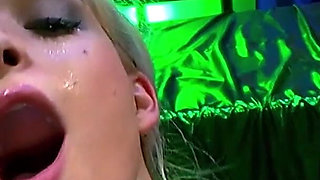 Ria Sunn gets blowbang