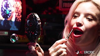 Lovely Kitt's blonde video