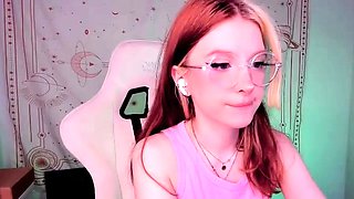 Amateur Webcam Teen Masturbates And Teases