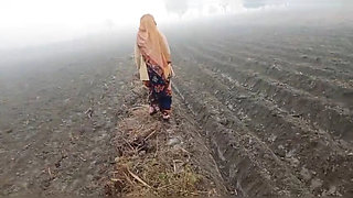 Desi Bhabhi Fucked Hard in Sugarcane Field – Hot Indian Village Sex