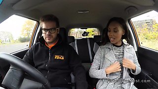 Soft ass ebony bangs in driving school car