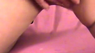 Wetting her Pantyhose