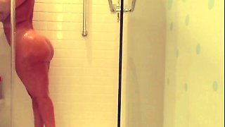 Awesome Big Boobs Blonde Masturbates In The Shower