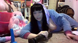 Amateur brunette double toying on webcam
