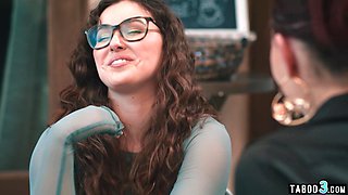 Curves CIS bitch banged by a TS waitress