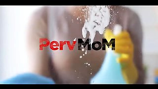 Big Tits blonda cougar Janna Hicks suddenly feels kinky while cleaning the windows with her Huge Tits