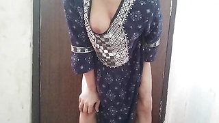 Indian muslim girl ki chuchi ko daba daba bur faad diya