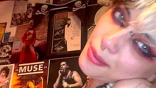Goth Girl Glitterqueen1999 Stretches Her Button Nose with Ni