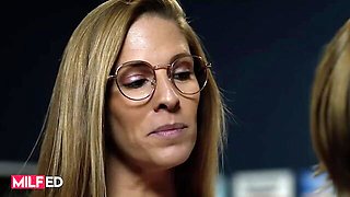 Watch beauty Annie King's smut