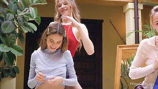 WOW Girls - lesbian foursome scene