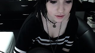Amateur preggo hoe toys her pussy close up in fetish solo