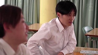 The Female Homeroom Teacher, Fresh Out Of College, Is Easygoing And Ready