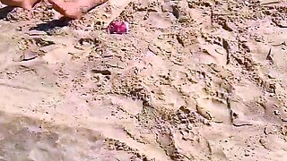 Amateur girlfriend fingered and rammed outdoors at the beach