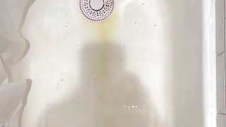 Quick Little Shower Pee