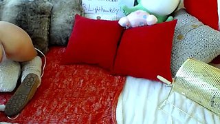Amateur Webcam Teen Flashes Masturbates