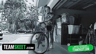 Therealworkout- blonda biker (Avalon Heart) spread and fucked