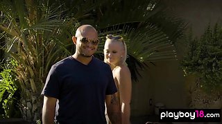 mom and her naked teenager GFs washin a car