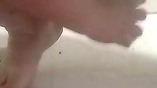 Orgassmuss in the Shower