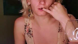 Amateur Webcam Cute Teen Plays Solo with Big Dildo