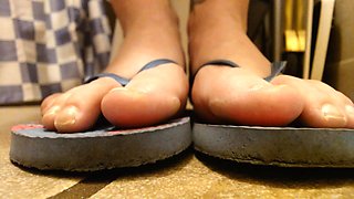 Toilet Bowl Echo Farting Flip Flop View