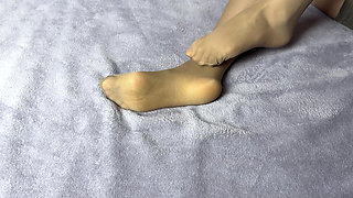 Secretary in Nylon Pantyhose Loves Her Long Legs