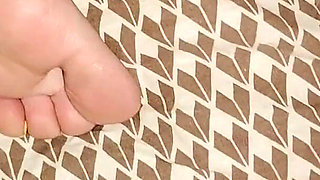 My Stepsister Let Me Touch Her Feet.