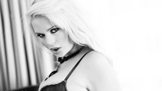 Masturbating blonde plays with her toy and cant get enough