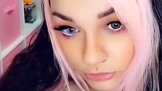 Amateur czech teen in her first toy induced orgasm