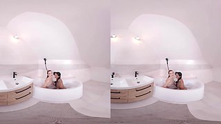 Threesome Passion: Girls Take A Bath