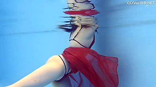 The hottest Russian babes in the pool in 4k