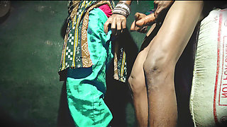 Village bhabhi ko dragon condom ke sath chudai