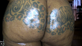 Ebony Ass Clench