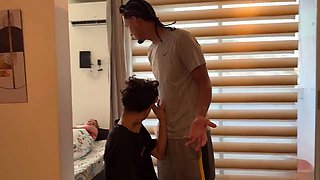 I take advantage of the fact that my husband's cuckold is distracted so that my stepson can fuck me by the rich ass.