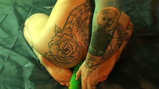 Insatiable Lola Takes 19 Inch Alien Monster