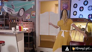 Alexis Tae & Seren Siren show their goals in licking and scissoring