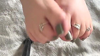 8 Minutes of Pure Happiness in Front of My Beautiful Feet