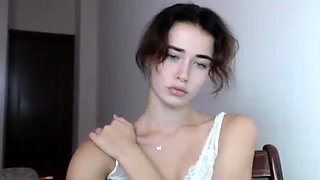 Cute amateur webcam teen girl toying pussy on webcam