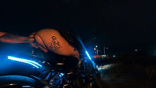 Amateur fetish big booty bitch riding with her bum