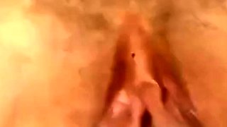 Deutsche Hahnrei-Frau teilt Dreier